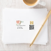 Étiquette Code QR rose logo commercial adresse de retour (En situation)