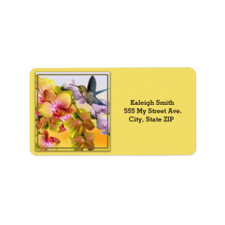 Étiquette Colibri sur lilas et orchidées sur fond jaune