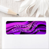 Étiquette Conception abstraite violette (En situation)