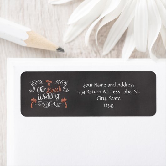 Étiquette Coral Chalkboard Script Plage Mariage (En situation)
