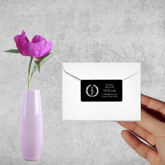 Étiquette Couronne de monogramme blanche sur l'adresse de re