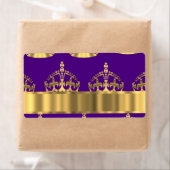 Étiquette couronne d'or sur violet (En situation)