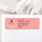 Étiquette Cupcake rose avec fraise et saupoudrer (En situation)