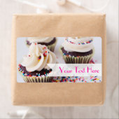 Étiquette Cupcakes au chocolat Saupoudrer Vanille Frosting (En situation)