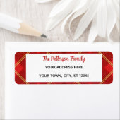 Étiquette Custom Happy Holidays Fun Classic Plaid Red (En situation)