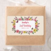 Étiquette Customizable Birthday Party labels with Flowers (En situation)
