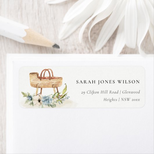 Étiquette Cute Boho Nursery Blue Floral Bassinet Adresse (En situation)