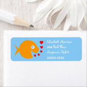 Étiquette Cute Cartoon Goldfish sur Blue Arrière - plan Reto (En situation)