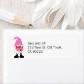 Étiquette Cute LOVE Pink Heart Valentine Gnome (En situation)