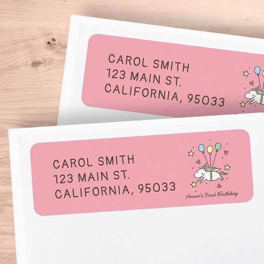 Étiquette Cute Unicorn volant sur des ballons Anniversaire