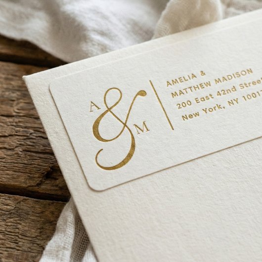 Étiquette d'adresse blanche avec monogramme de cou