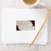 Étiquette d'adresse de mariage à l'écriture dorée (En situation)
