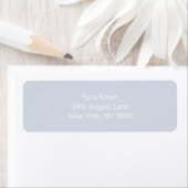 Étiquette d'adresse de retour bleu clair simple et (En situation)