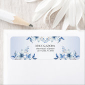 Étiquette d'adresse de retour de fleurs bleues bot (En situation)