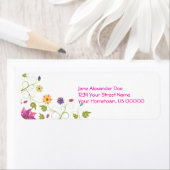 Étiquette d'adresse de retour de fleurs rose et ja (En situation)