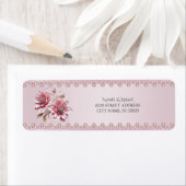 Étiquette d'adresse de retour de fleurs roses mode (En situation)