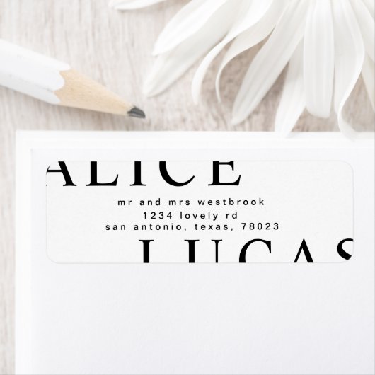 Étiquette d'adresse de retour de gros monogramme u (En situation)