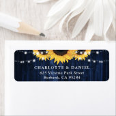 Étiquette d'adresse de retour de mariage Fleur de (En situation)