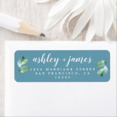 Étiquette d'adresse de retour en bleu chic Script  (En situation)