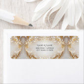 Étiquette d'adresse de retour Floral or blanc (En situation)