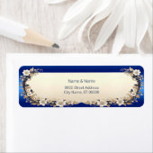 Étiquette d'adresse de retour florale blanche bleu (En situation)