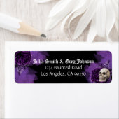 Étiquette d'adresse de retour gothique violet et n (En situation)