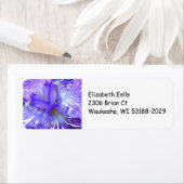 Étiquette d'adresse de retour Iris violet (En situation)