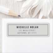 Étiquette d'adresse de retour minimaliste moderne  (En situation)