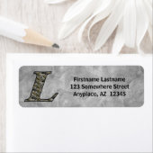 Étiquette d'adresse de retour Monogramme Initial L (En situation)