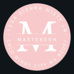 Étiquette d'adresse de retour monogramme rose pers<br><div class="desc">Customisez avec votre Monogram. Étiquette d'adresse de retour circulaire rose et blanc clair. Tout le texte est personnalisable. Veuillez me contacter pour toute question ou demande spéciale.</div>