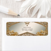 Étiquette d'adresse de retour ornée or moderne (En situation)