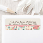 Étiquette d'adresse de retour Plutôt Bleu et Corai (En situation)