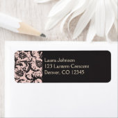 Étiquette d'adresse de retour rose, crème, gris (En situation)