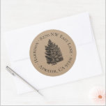 Étiquette d'adresse de retour Russe Christmas Tree<br><div class="desc">Autocollants personnalisés d'adresse de retour de vacances personnalisés avec votre nom de famille et votre adresse ou tout autre texte personnalisé. Ce design rustique moderne présente votre texte dans une mise en forme circulaire autour d'un graphique d'arbre de Noël sur un arrière - plan en papier imitation kraft. Utilisez les...</div>