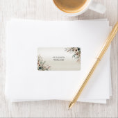 Étiquette d'adresse Fleurs Bleues Ivoire Aquarelle (En situation)