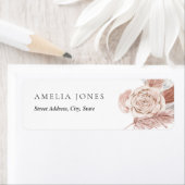 Étiquette d'adresse Fleurs Boho Rose Blush Blanc (En situation)
