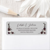 Étiquette Dark Floral Skull Gray Wedding Return Address (En situation)
