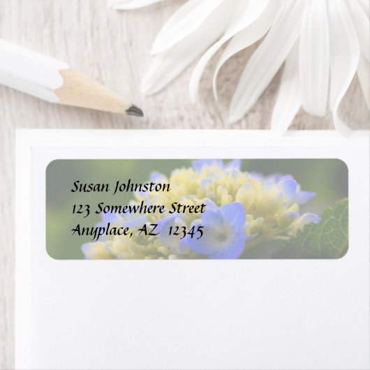 Étiquette de adresse à fleurs bleu doux Hydrangea (En situation)