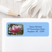 Étiquette de adresse à fleurs de Magnolia rose (En situation)