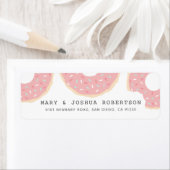 Étiquette de adresse blanc de beigne rose (En situation)