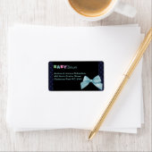 Étiquette de adresse bleu Polka Dot & Bow (En situation)