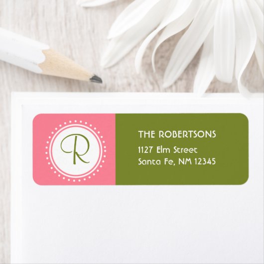 Étiquette de adresse de monogramme rose et vert (En situation)