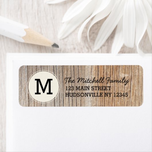 Étiquette de adresse de monogramme rustique à grai (En situation)
