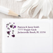 Étiquette de adresse de points violets et argentés (En situation)