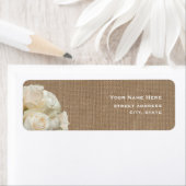 Étiquette de adresse de roses blanches inspirées p (En situation)