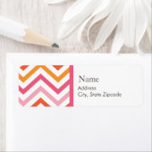 Étiquette de adresse rose et orange Chevron (En situation)