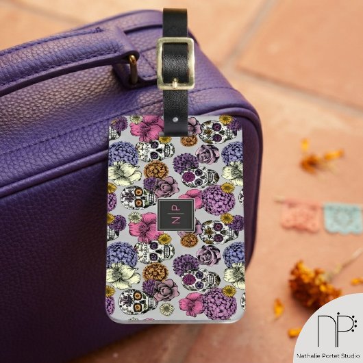 Étiquette de bagage monogramme à crânes colorés
