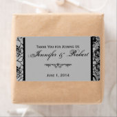 Étiquette de bouteille d'eau à cadre gothique Rose (En situation)