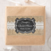 Étiquette de bouteille d'eau Burlap et dentelle (En situation)