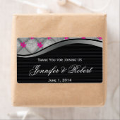 Étiquette de bouteille d'eau en diamant noir et ar (En situation)